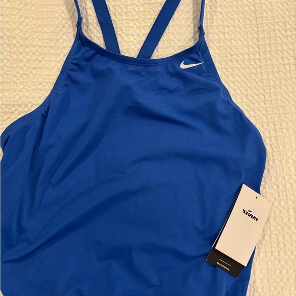Nike Womens Hydrostrong swimsuit new with tags - Picture 2 of 4